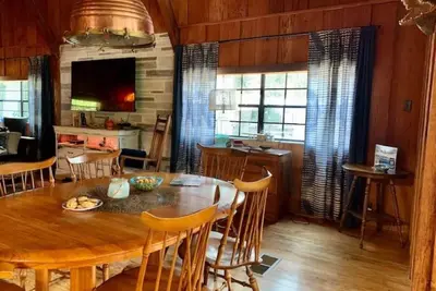 Image de Rustic newly remodeled River House on working fish house property. Gulf access