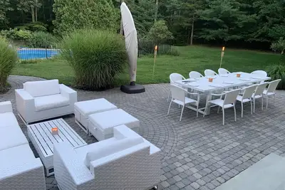 Image de 4 Bed / 2. 5 Bath Stunning North Fork retreat with Heated Pool & Hot Tub