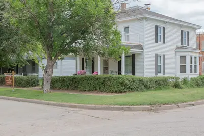 Image de Elegant Victorian 5 bedroom Remodeled House