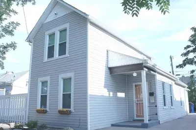 Image de Urban Oasis- Centrally located- Walkable to Beach