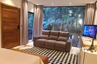 Image de Bangalôs em meio à floresta