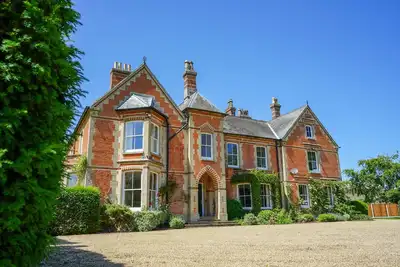 Image de Saham Grove Hall - Large Manor House - Sleeps 22