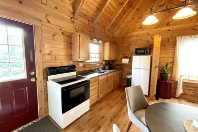 Image de Peaceful Log Cabin on Pleasant Hill
