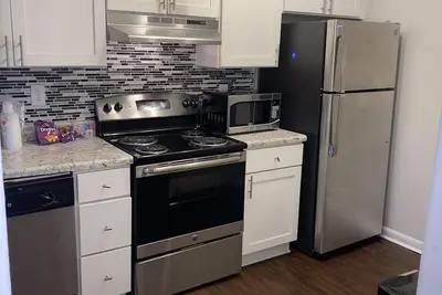 Image de Retreat to a Stylist and Peaceful Apartment Home