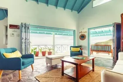 Image de Two Apartment Beachview Home w/Pool