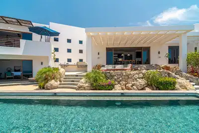 Image de 4bd Ocean View Villa Walking Distance from the Pristine Beach