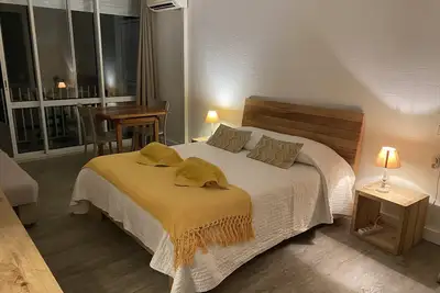 Image de Studio plein de charme avec une superbe vue sur la mer