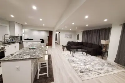 Image de 5☆ Modern Remodel Tranquil Charlotte Charm for 6 People!