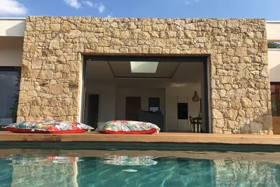 Image de Villa Alandra. Villa neuve de haut standing avec piscine chauffée.