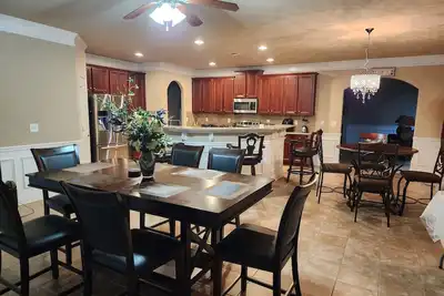 Image de 5 bedrooms/ 4 baths/ sleeps 14 (8. 7 miles from Jordan-Hare Stadium).
