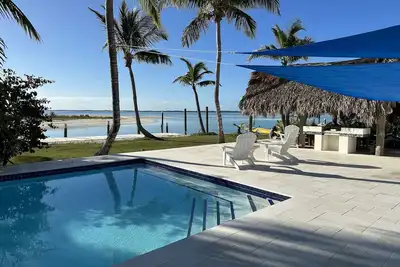 Image de Island Home with Beautiful View, Private Pool and 60 ft Dock/ Generator