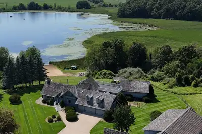 Image de Secluded Lakefront Chalet