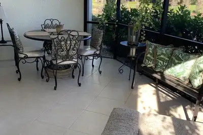 Image de Beautiful Coach Home, steps from pool with Players Club option!