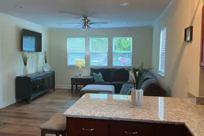 Image de Hidden Gem in Historic District