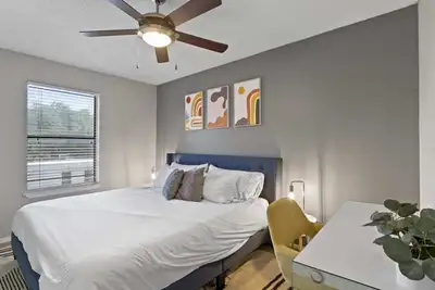 Image de Serene 1br suite w/ fast WiFi + king bed + pool