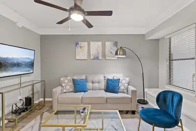 Image de Quiet 1br suite w/ fast WiFi + king bed + pool