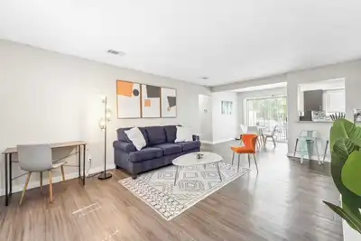 Image de Spacious and Fun King Bed 2br, 5 Min to Dt