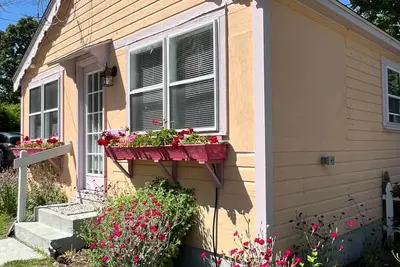 Image de Santorini*themed*priv. yard*near beach* firepit*outdoor shwr