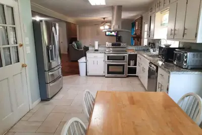 Image de Large Home 35 Minutes to Atlanta Sleeps 20