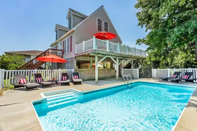 Image de 4 bedrooms Cape Cod with pool, 100 yards from the beach