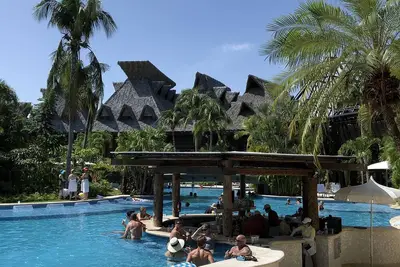 Image de Indulge in luxury at a jungle paradise!