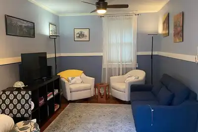 Image de Come stay at Dragonfly House to experience all Auburn has to offer.