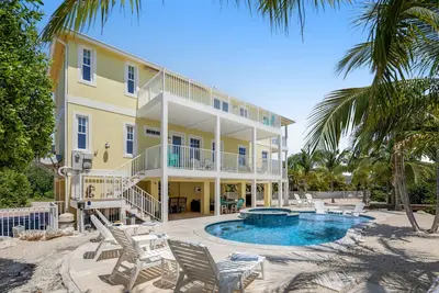 Image de Waterfront home with ocean view, 50-foot dock, private pool & spa - dog-friendly