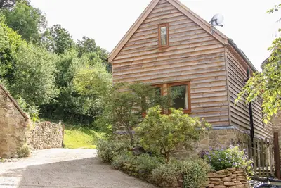 Pool Barn, pet friendly, character holiday cottage in Craven Arms