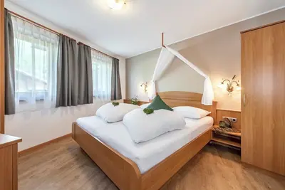 Image de Appartement \"AlpenChalet Niederkofler Arabella\" avec vue sur les montagnes, sauna et jardin