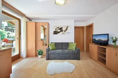 Image de Appartement \"AlpenChalet Niederkofler Isabella\" avec vue sur les montagnes, sauna et jardin
