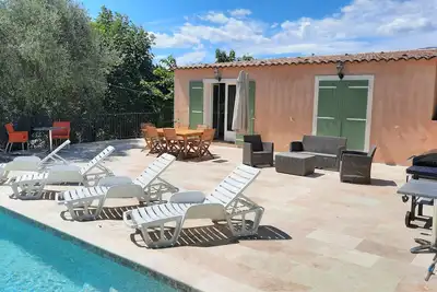 Image de Maison avec piscine et climatisation au calme absolu