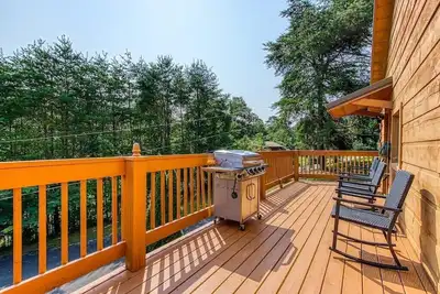Image de Relaxing Cabin Getaway! Hot Tub! Large Yard! Wifi