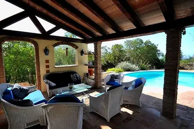 Image de Magnificent house with pool near the sea