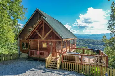 Image de Mountain-View Cabin w/ Game Loft, Hot Tub & Fireplaces