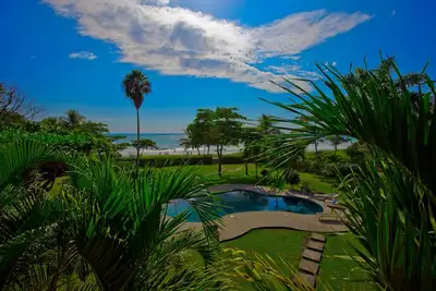 Image de Beachfront 5 Bedroom-4 Bath Two Story Villa. Pool, surf and sand right here