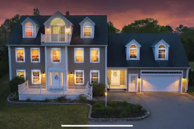 Image de Spacious, Well-Appointed Home for Large Groups Close to Beaches and Restaurants!