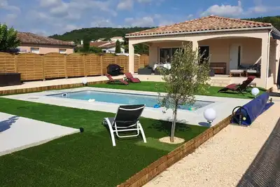 Image de Villa neuve avec piscine privée