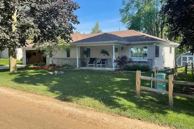 Image de Pine Time at the Lake