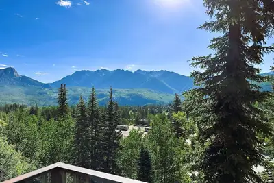 Image de Slope Side Retreat w/ Spectacular Mountain Views. Pet Friendly!