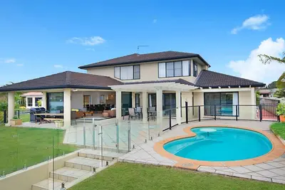 Image de Nirvana Waters | Waterfront with Pool