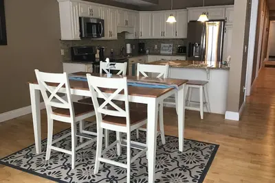 Image de Lakefront Condo107-3 Br/2ba 2kings/queen-Private beach/balcony Rent 4/5th free