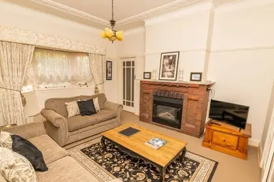 Image de Hillside Cottage Bathurst │ Comfy, Spacious, Walk to Cbd & Stannies