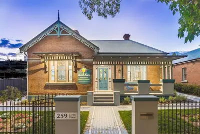 Image de Blue Door Apartment #1 | Heritage Charm in Cbd