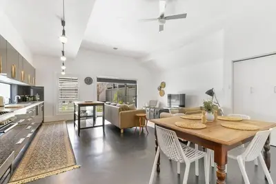 Image de The Old Corner Store | Central and Stylish