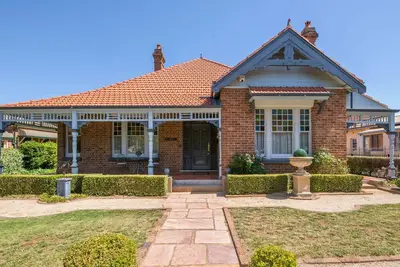 Image de Lansdowne House | Grand, Historic House in Cbd