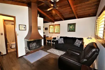 Image de High-Speed Hideaway for Connectivity and Comfort
