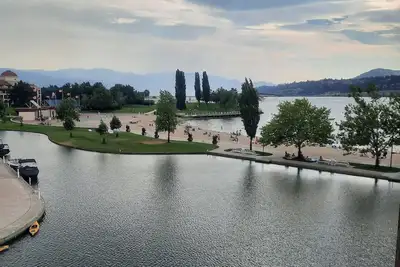 Image de Beachfront and Lakeview