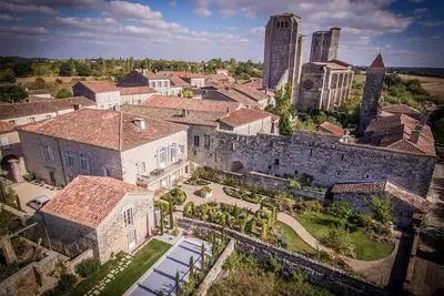 Image de Beautifully restored modern country house steps from Unesco classified La Romieu