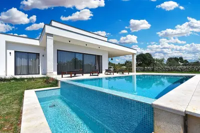Image de House 2117/39510 (Istria - Svetvinčenat), 13000m from the beach