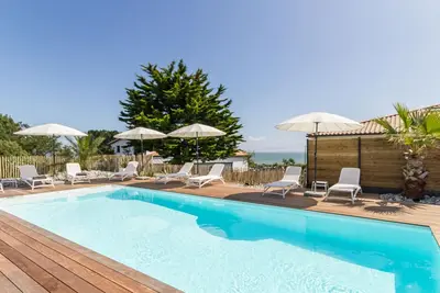 Image de Gîtes avec piscine chauffée proche plage. Jardin, spa, Bbq, Wifi. Ch. bébé incluse